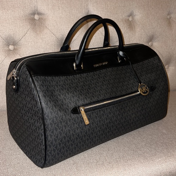 XL Michael Kors Travel Bag - Picture 15 of 16
